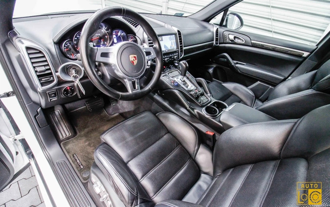 Porsche Cayenne cena 117777 przebieg: 111000, rok produkcji 2012 z Jedlicze małe 781
